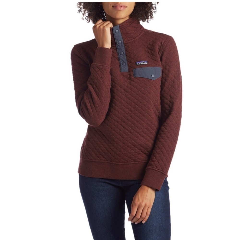 Classic Quilted Patagonia Pulliver in Maroon with Navy accents.